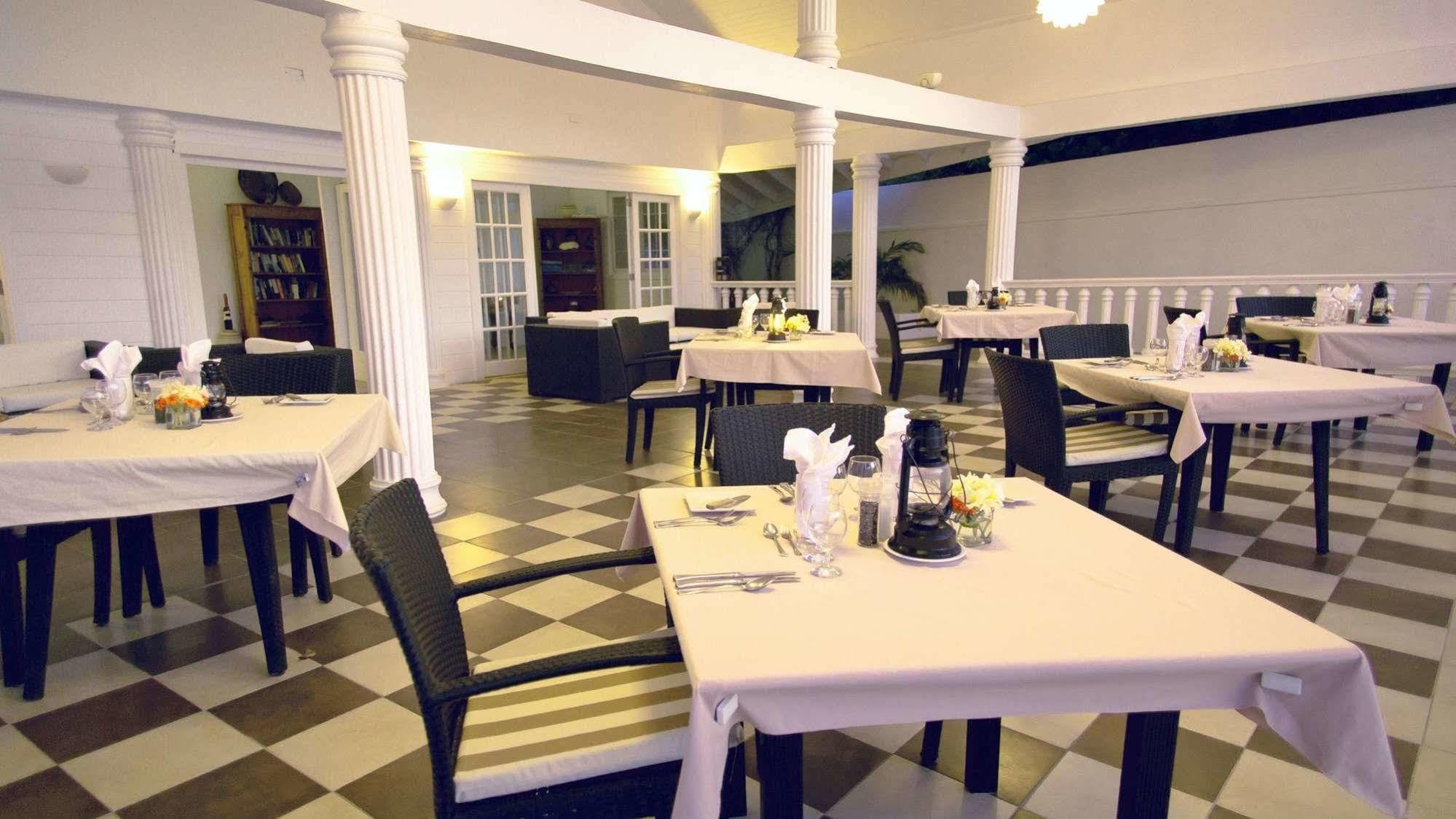 Davids Beach Hotel Clifton Екстер'єр фото