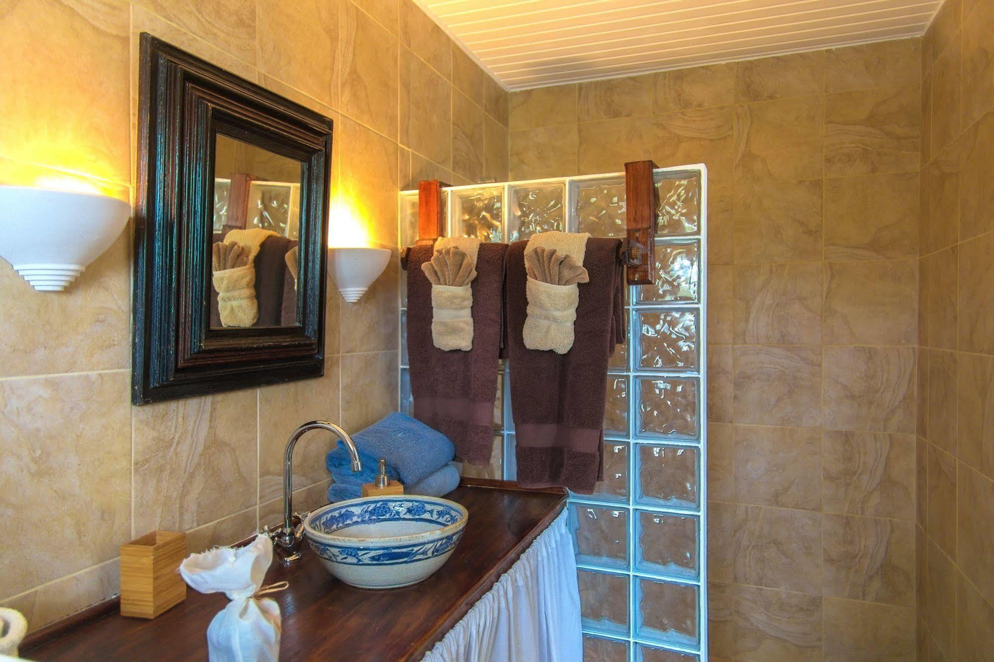 Davids Beach Hotel Clifton Екстер'єр фото